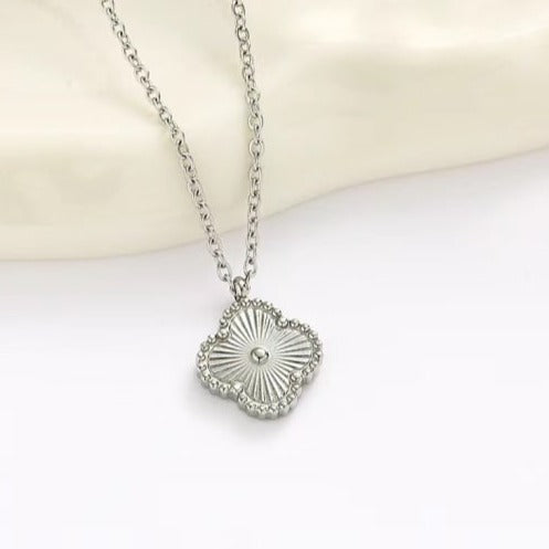 clover - necklace